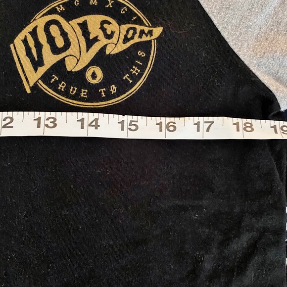 Volcom Baseball T Shirt Black Gray Sleeves - Picture 3 of 8